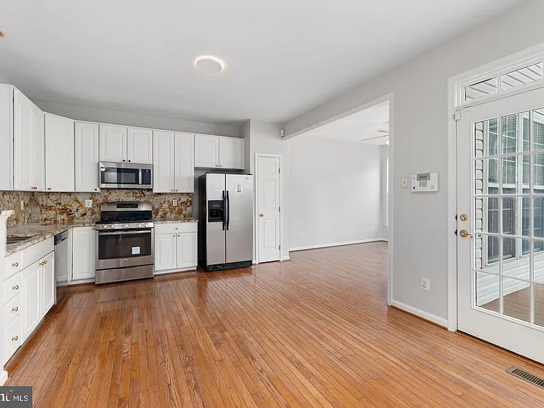 13700 Barksdale Dr — Photo 23
