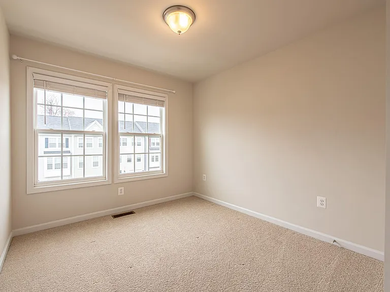 236 Willowshire Ct — Photo 7
