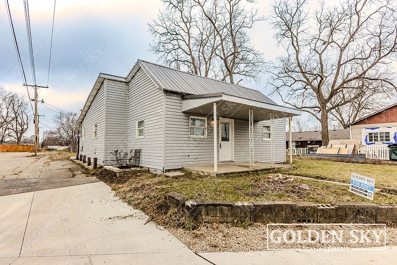 1st image of 2109 S Hoyt Ave
