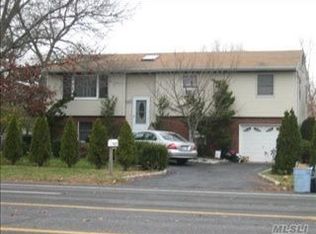 65 E Woodside Ave, Patchogue, NY 11772