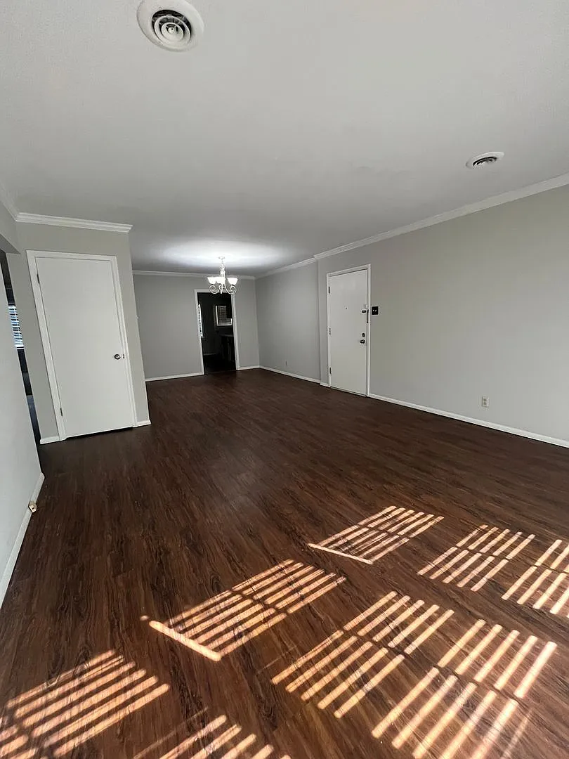Building Photo - 616 Broadmoor Dr