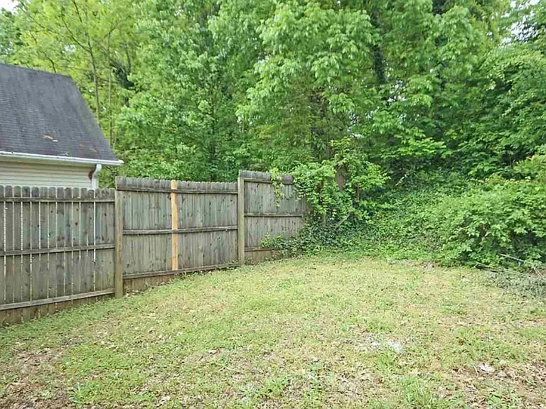 41 E Castle Dr — Photo 13
