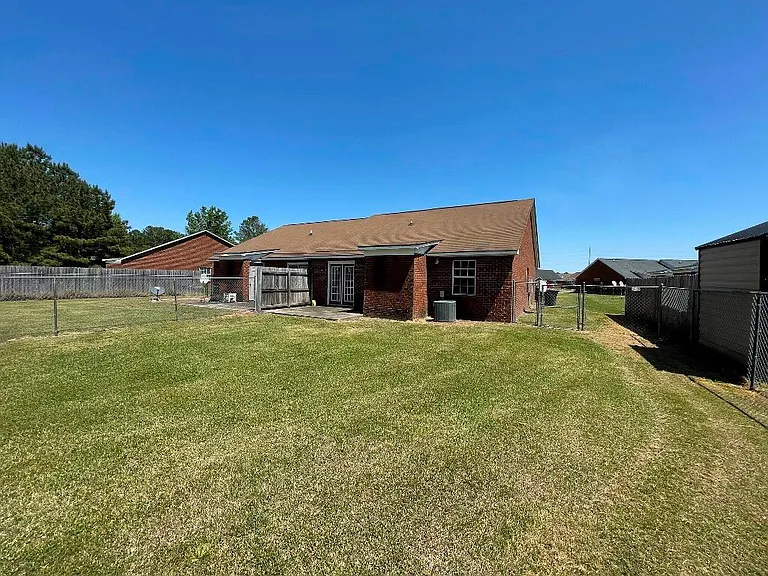 1104 Park West Dr #A — Photo 18
