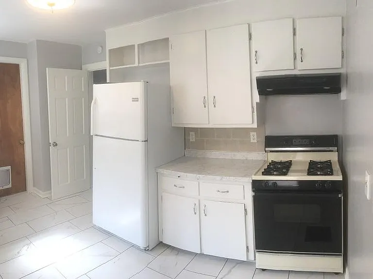 37 1/2 Edmonds St — Photo 6