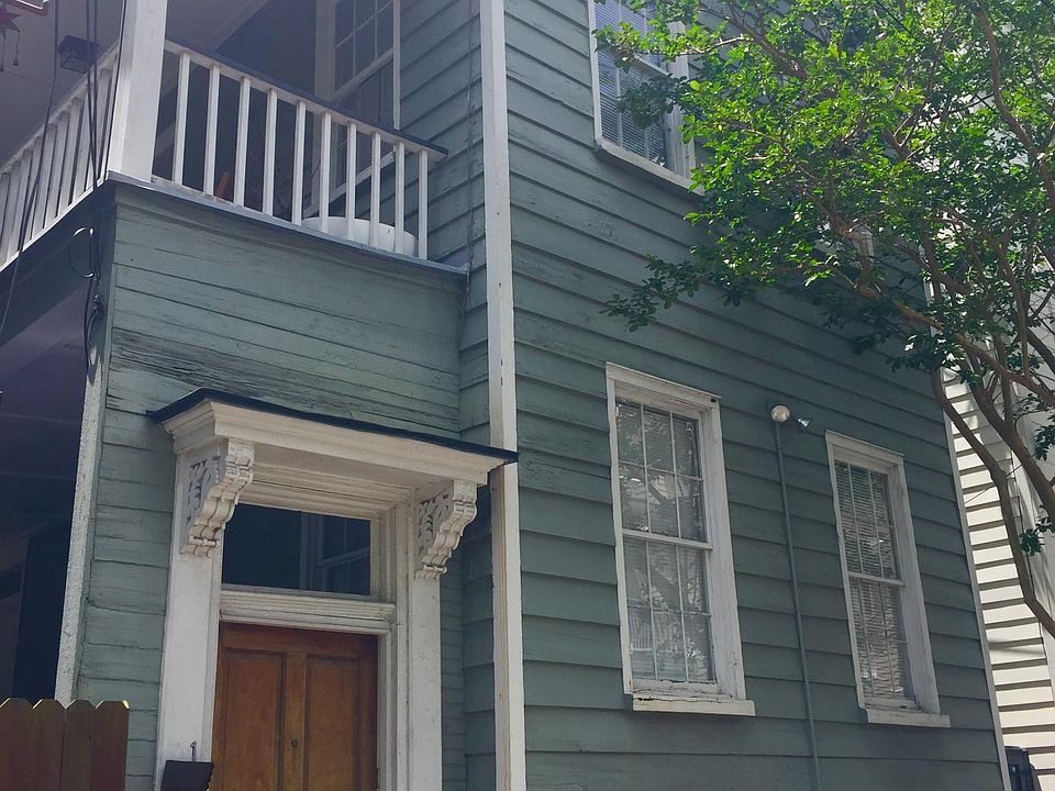 21 Felix Charleston Single House. Apartment A is the entire bottom floor
