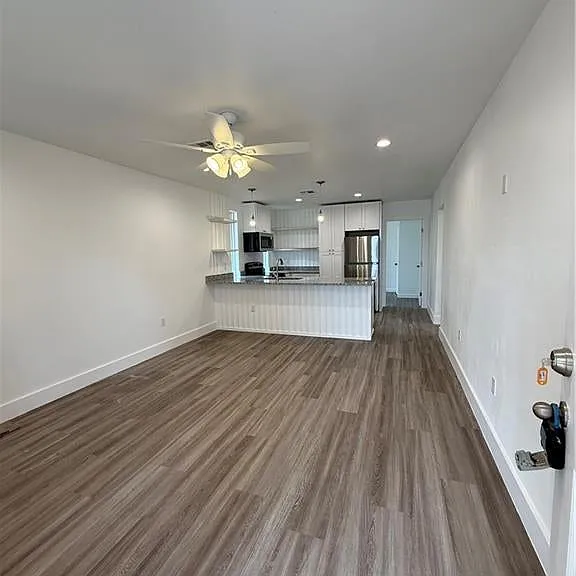 717 N Woodlawn Ave — Photo 2
