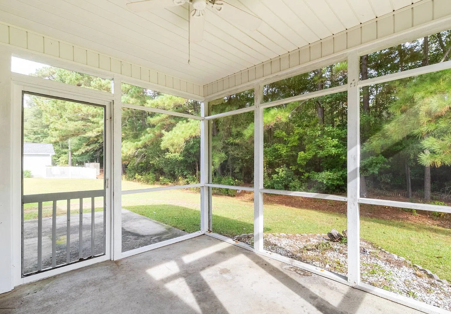 3 bed, 2.0 bath, 1188 sqft, $1,995 — Photo 4