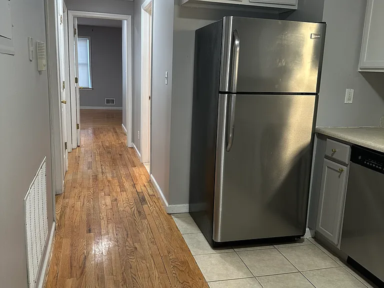 27 Mulock Pl — Photo 4