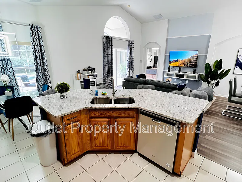 4 bed, 3.0 bath, 1876 sqft, $2,550 — Photo 4