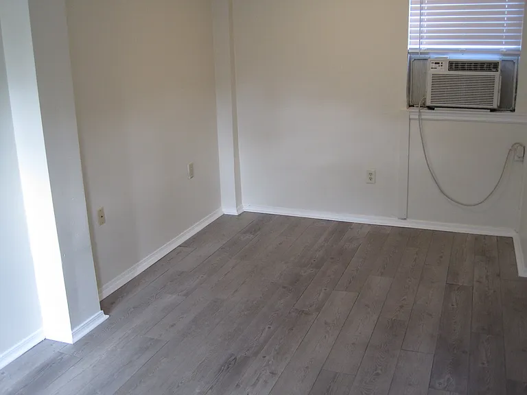 1425 1/2 E Concord St — Photo 5