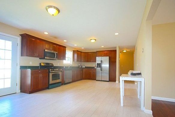 2nd image of 284 Arcadia Ave