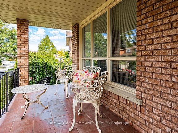 3rd image of 55 Thistle Ridge Dr