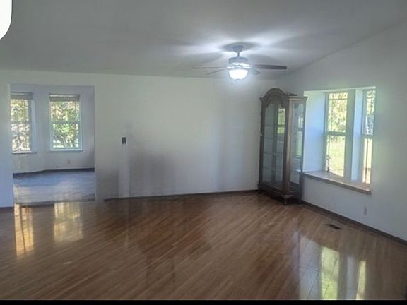 4th image of 3080 Mount Baker Hwy