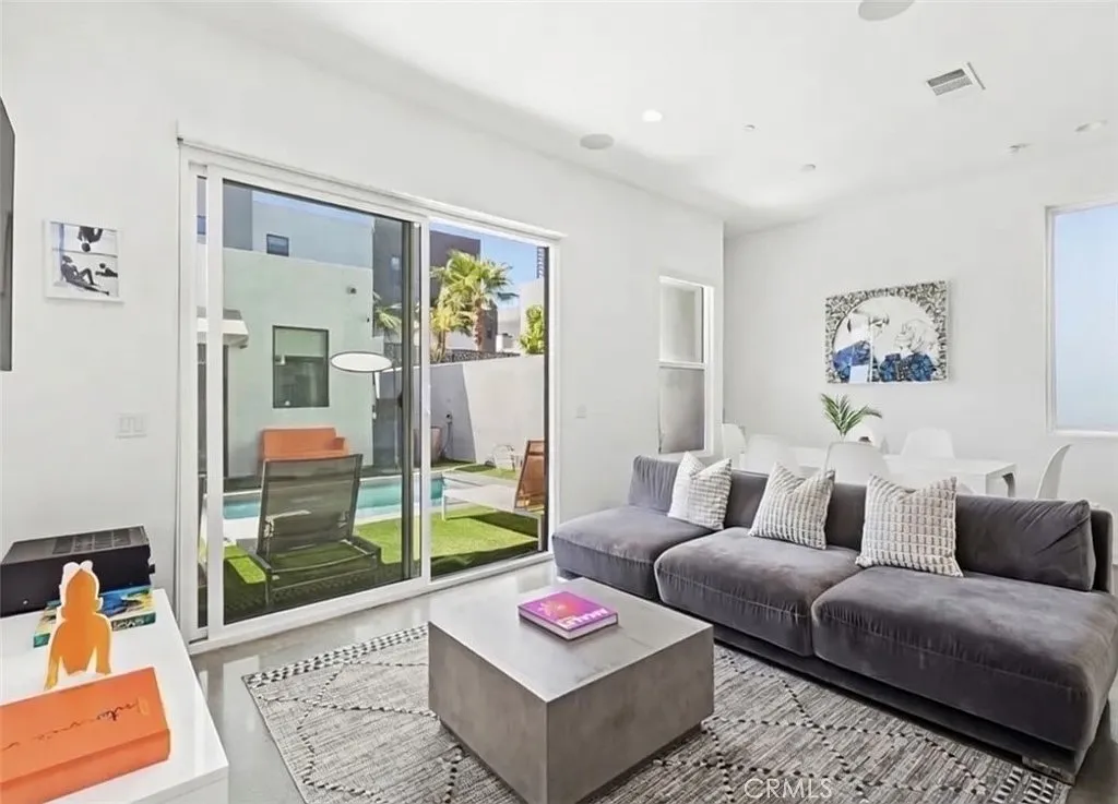 3 bed, 3.5 bath, 1853 sqft, $4,000 — Photo 4