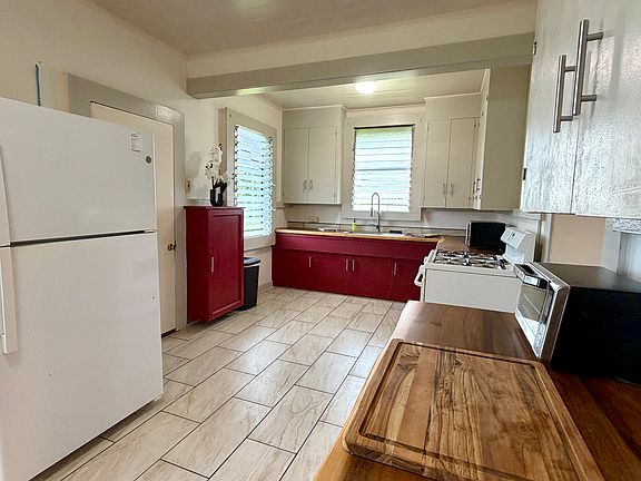 3rd image of 2501 Kinoole St
