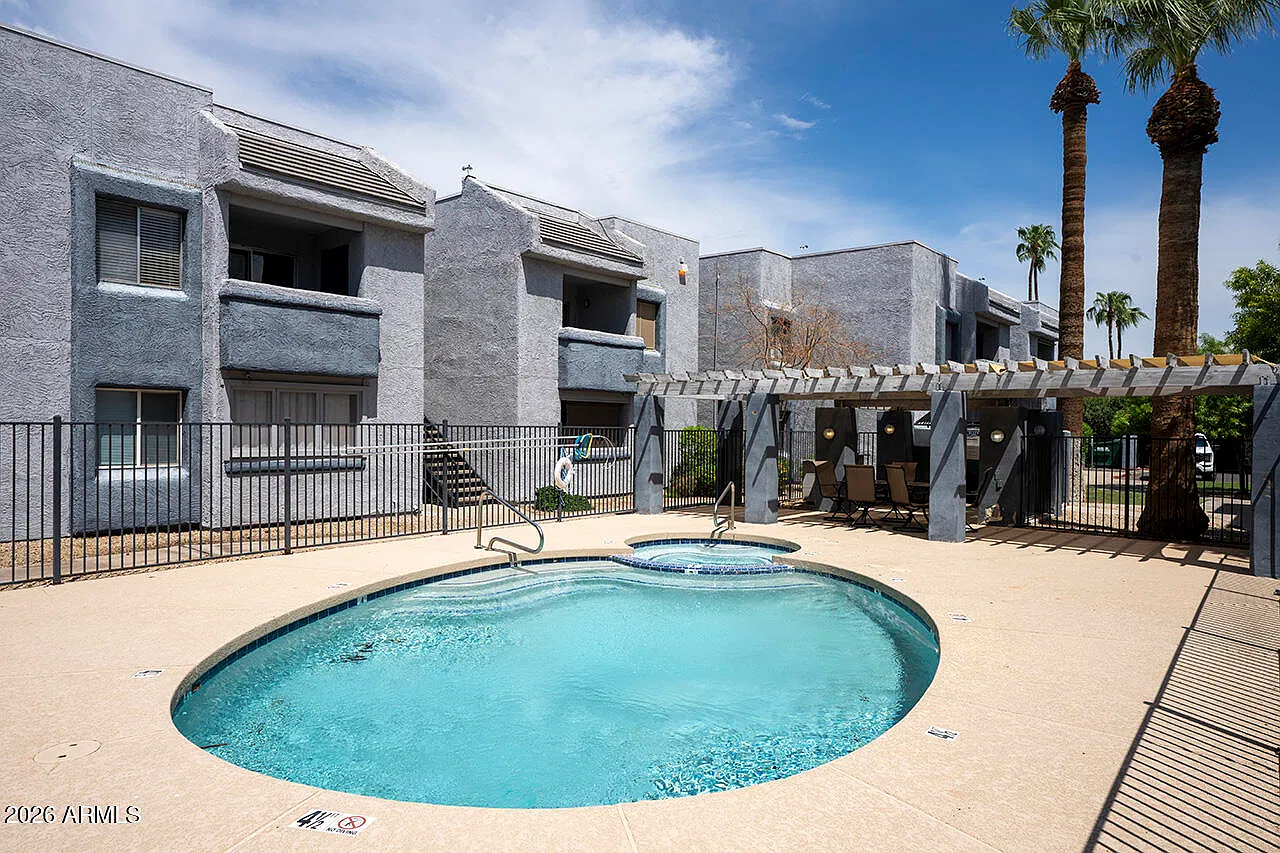 2 bed, 2.0 bath, 860 sqft, $1,200 — Photo 1