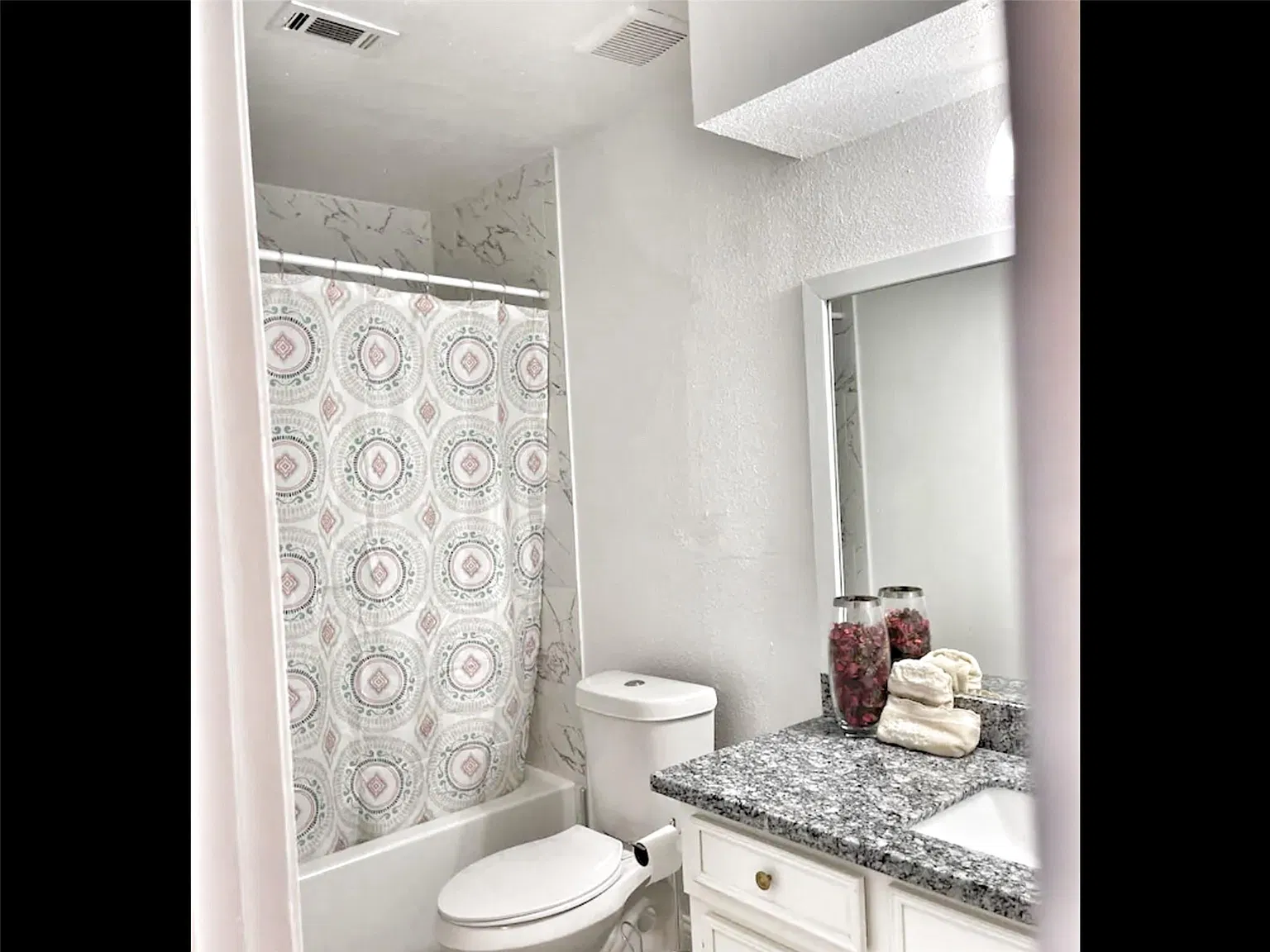 4 bed, 2.0 bath, 1715 sqft, $2,100 — Photo 4