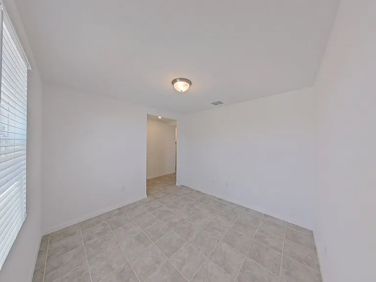 2404 White Tail St — Photo 4