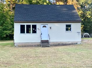 60 Schroeppel Rd, Pennellville, NY 13132