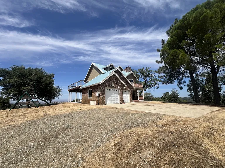 12040 Twin Pines Rd — Photo 2
