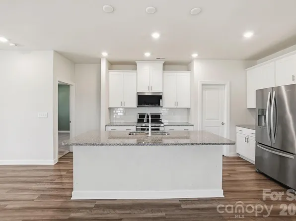 4526 Bright Rd, Charlotte, NC 28214