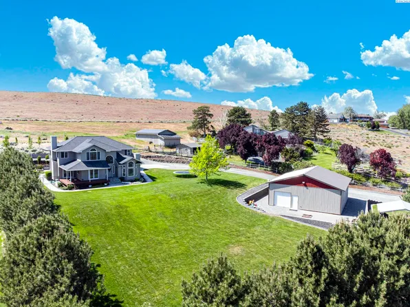 42207 E Carlsbad Ct, West Richland, WA 99353