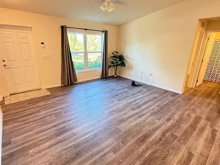575 Oakshire Ln — Photo 9
