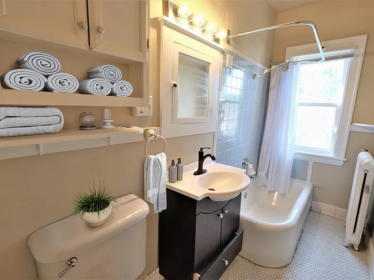 Step into serenity at Central Lakes of Uptown, where luxury meets comfort. Enjoy beautifully designed bathrooms equipped with modern amenities. Don't miss your chance to elevate your living experienceAaaschedule a visit today!