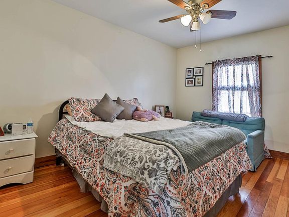 5th image of 25 Burritt St