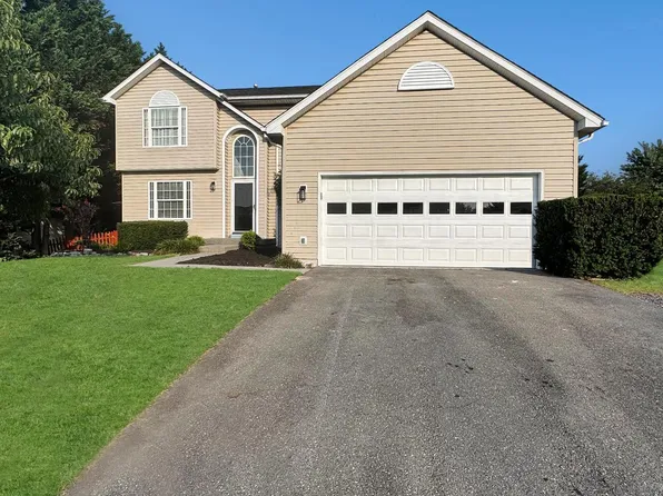 103 Dickenson Ct, Stephens City, VA 22655