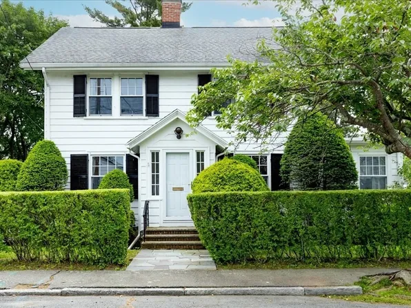 22 Oak St, Marblehead, MA 01945