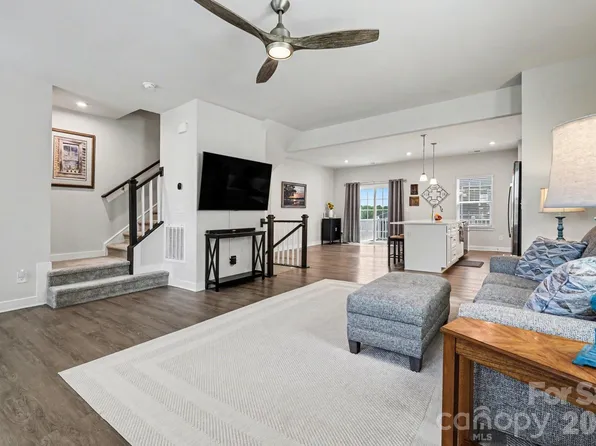 1946 Tupelo Grove Ln, Gastonia, NC 28054