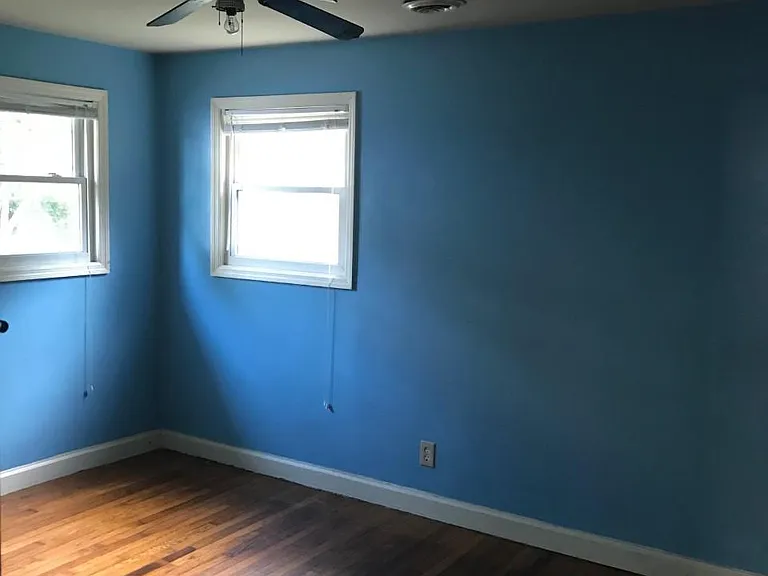 127 Poe St — Photo 2