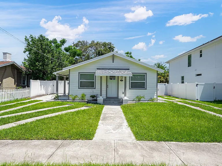 2509 W North B St — Photo 22