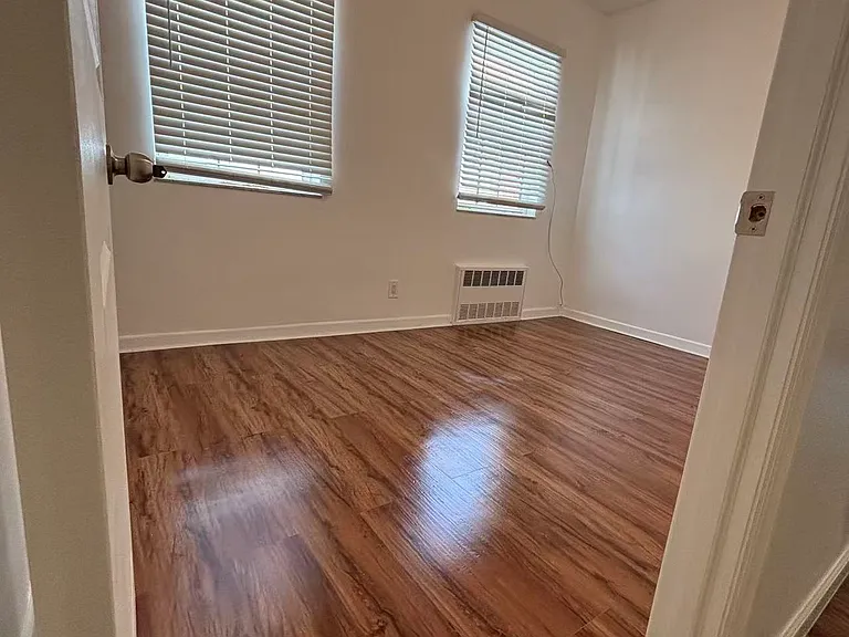 2032 W 4th St #2 — Photo 5
