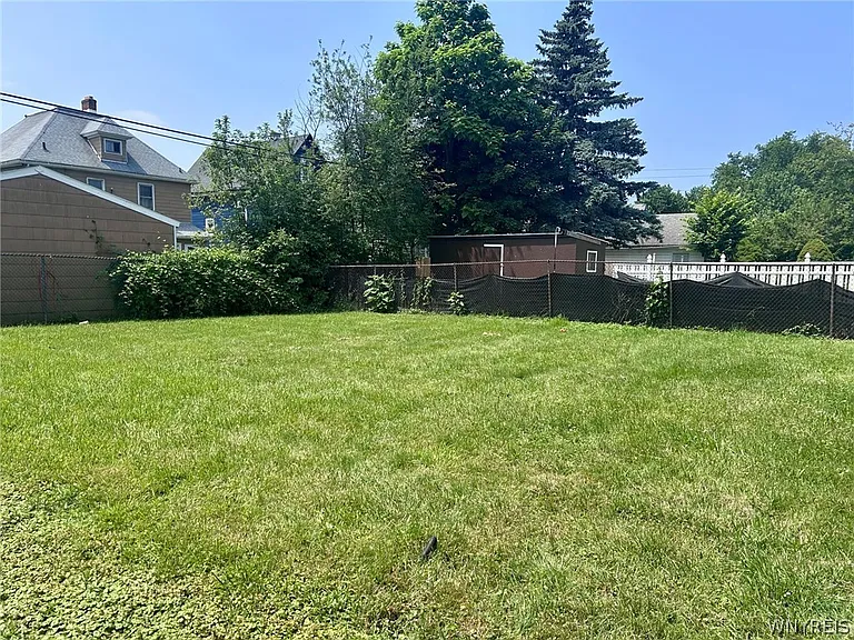 151 Amber St #UPPER — Photo 11
