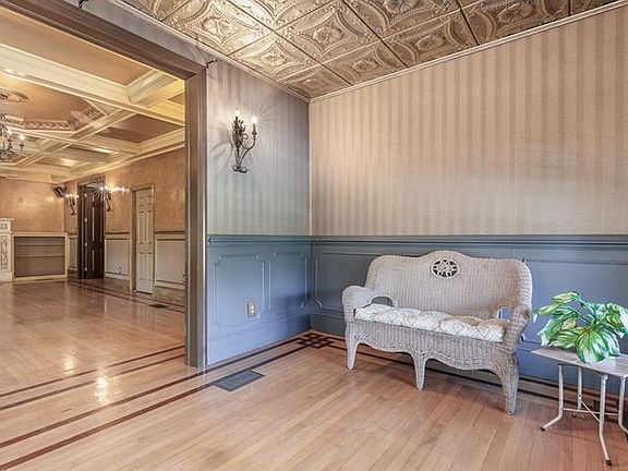 3rd image of 1401 S De Soto Ave #1