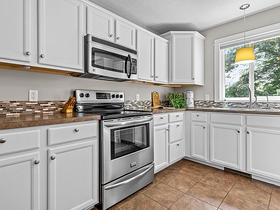 3rd image of 3692 Sunrise Ln NW