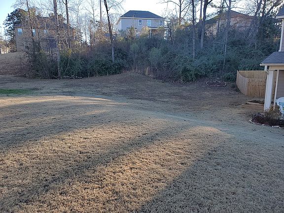 Spacious Side Yard