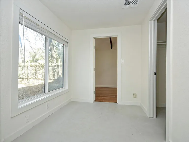4604 Red River St #B — Photo 14