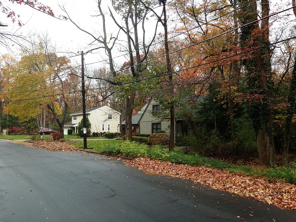 2nd image of 106 Willow Way Pl