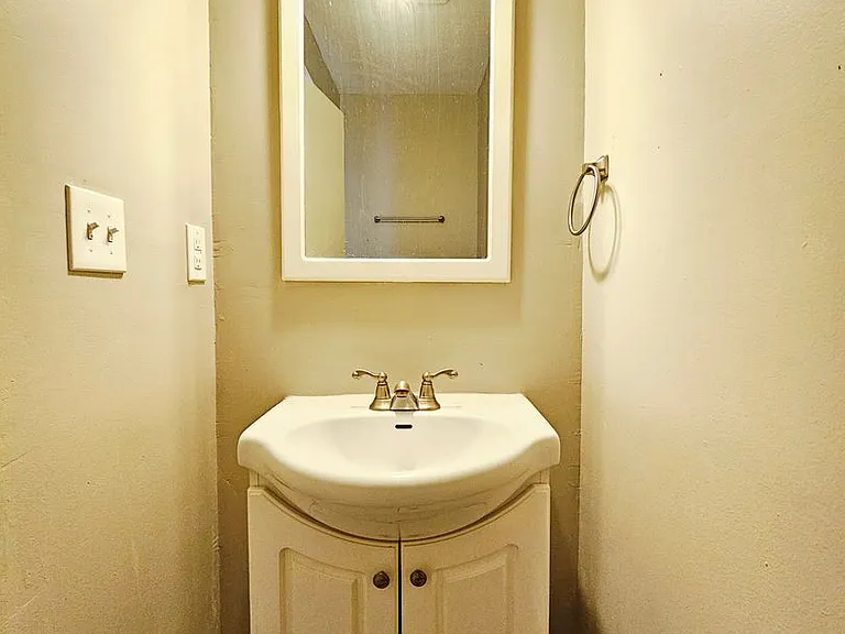 1191 Duxberry Ave — Photo 21