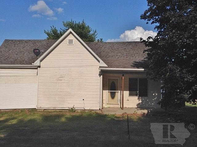 2nd image of 102 N Waugh St