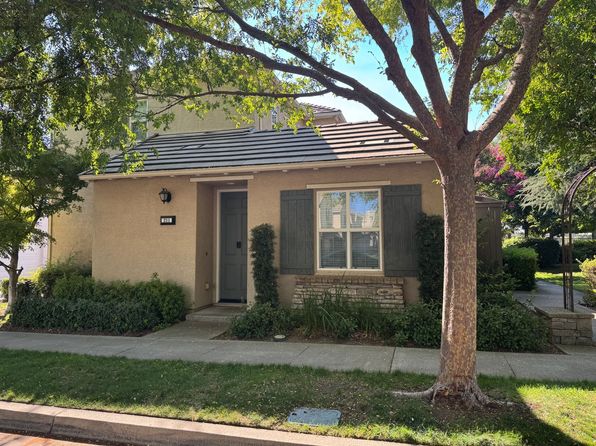 211 Chambord Way