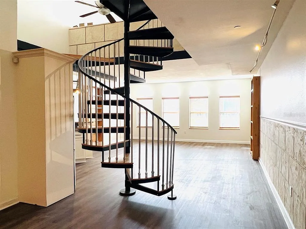 2 bed, 1.5 bath, 1600 sqft, $1,600 — Photo 2