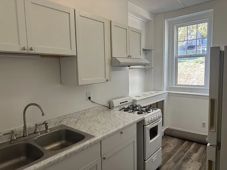 115 E 3rd St — Photo 1