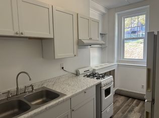 Studio, $950, Duluth, MN 55805