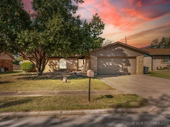 4818 Greenan Dr, Sand Springs, OK 74063