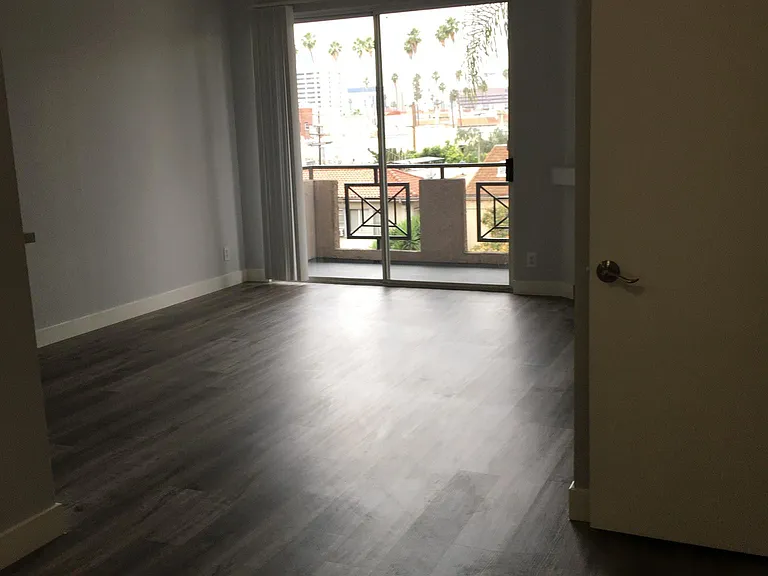 Catalina Apartments — Photo 45
