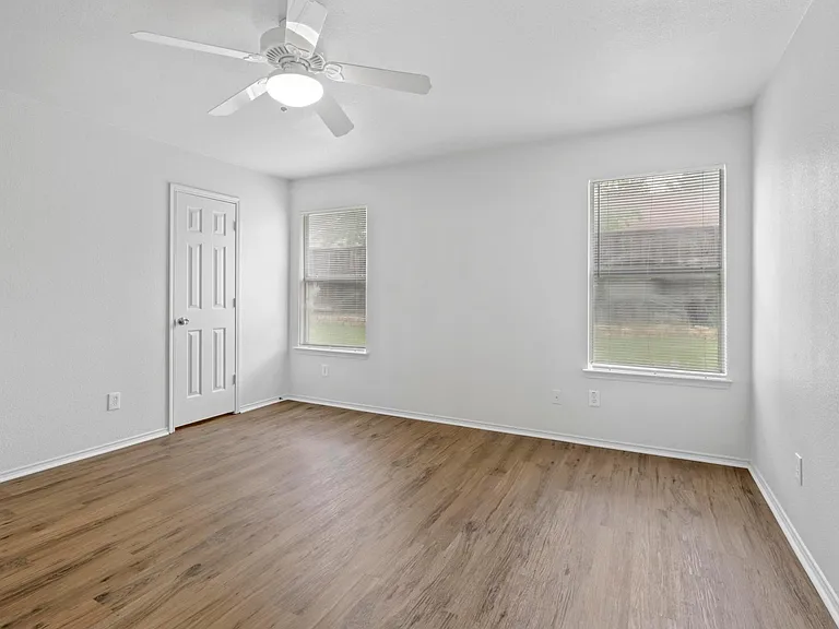 2205 Lookout Ln — Photo 25